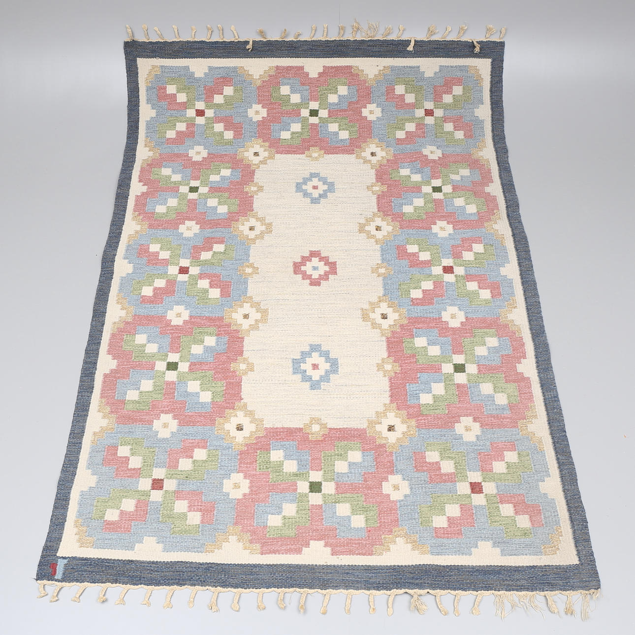 RÖLLAKANMATTA, Erik Lundberg Vävaregården Eringsboda, signerad, 1900-talets andra hälft, 244 x 171 cm.