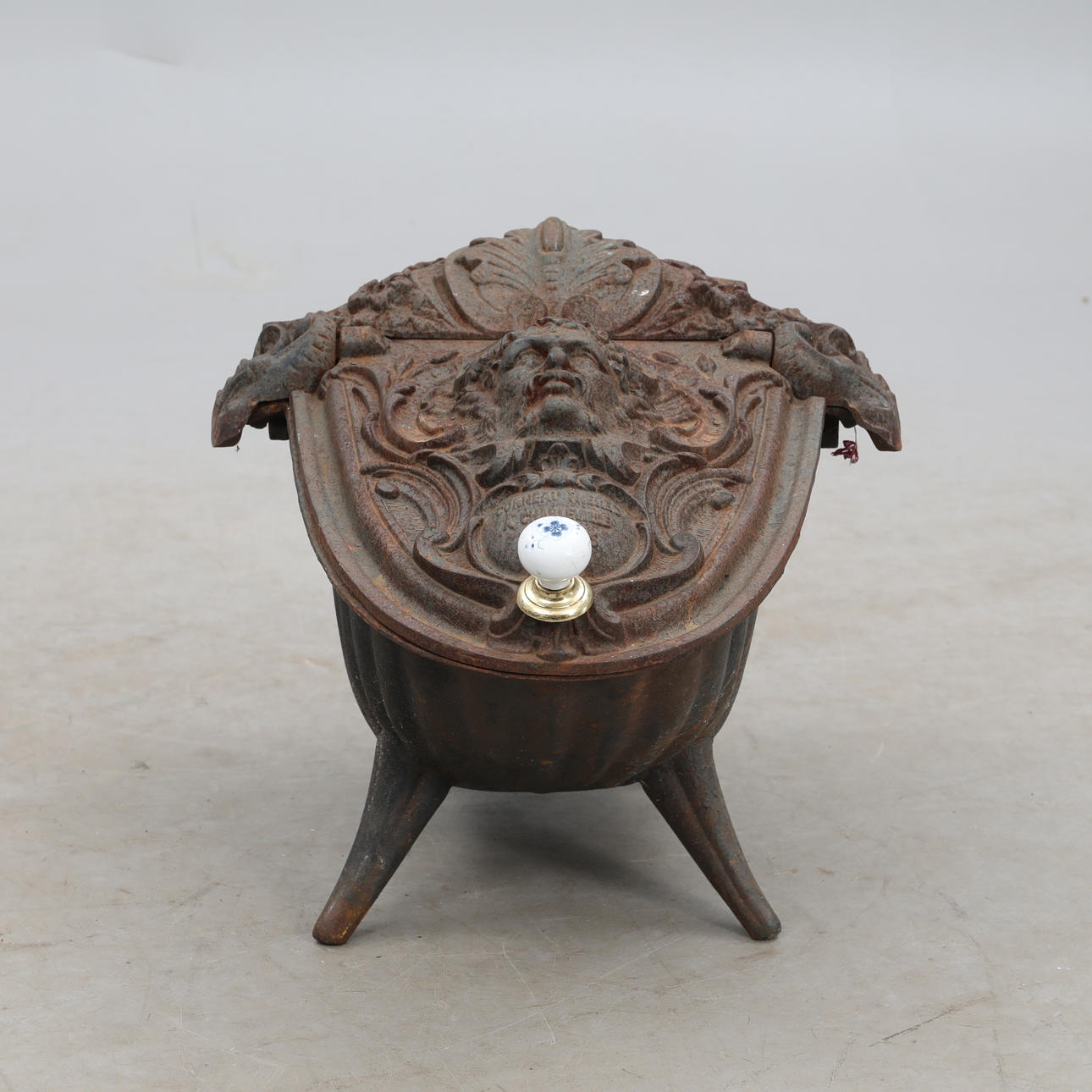 CARBON BUCKET, cast iron.