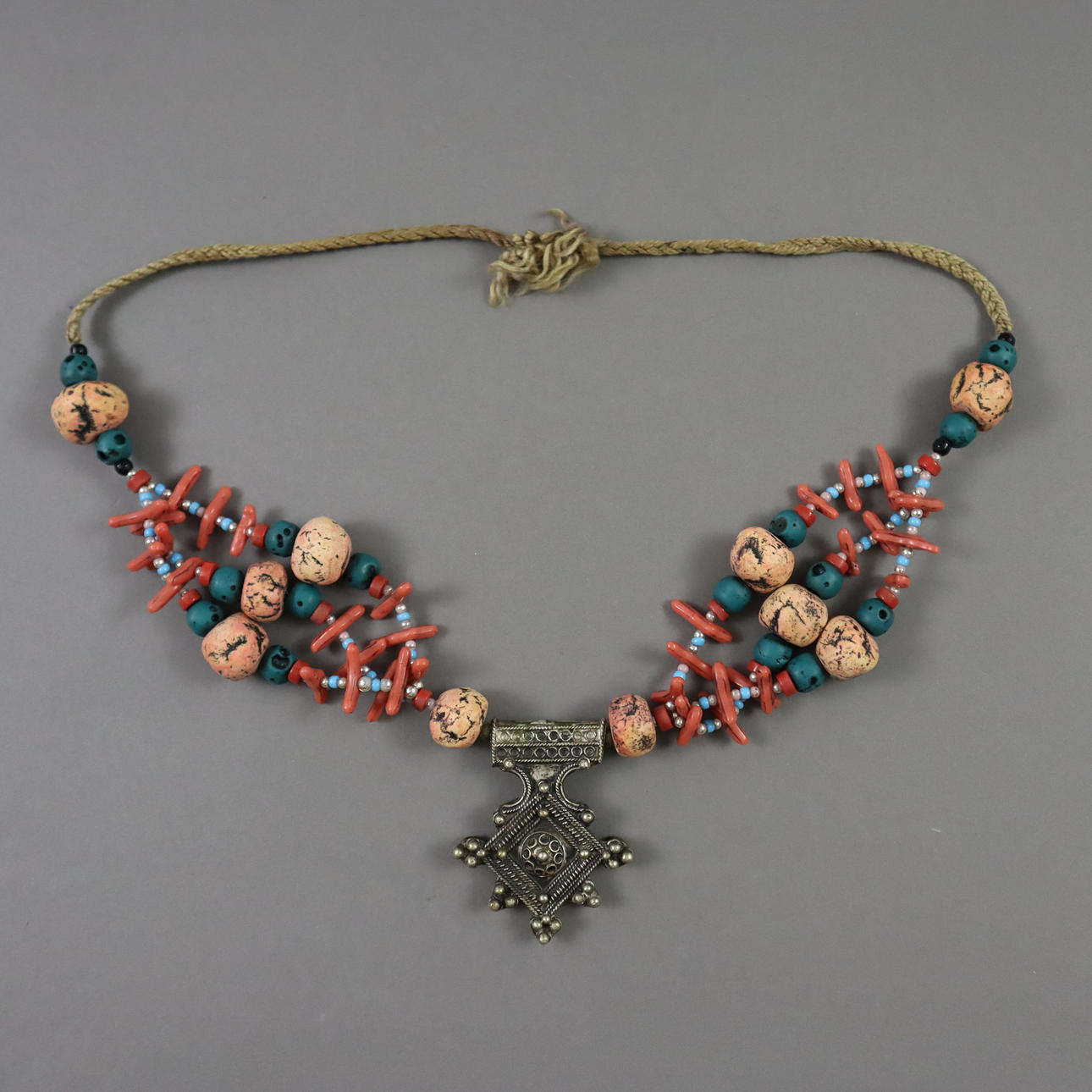 BERBER NECKLACE WITH CROSS PENDANT.