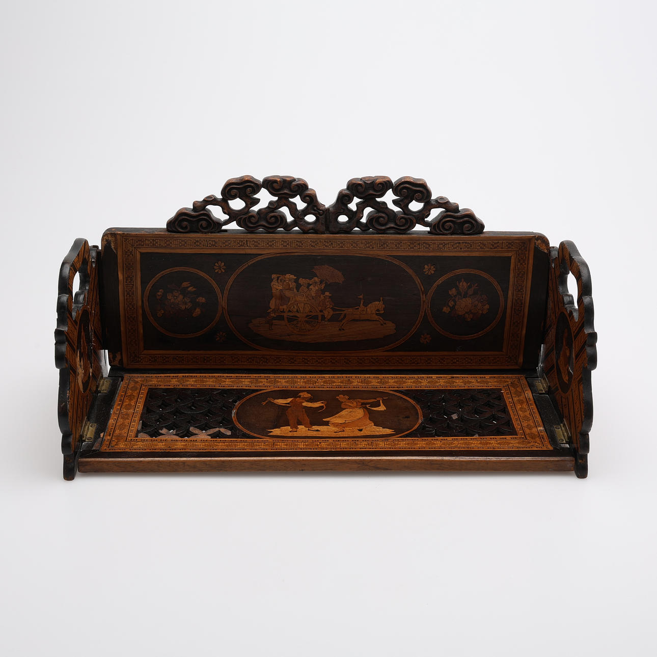 EXTENDABLE BEECH CRADLE, STRAW WORK, 19TH CENTURY.
