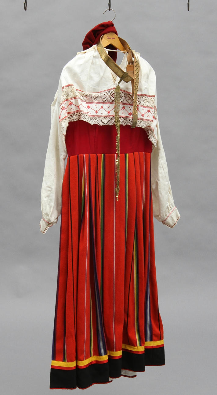 FOLKDRÄKT, Estland, 1900-talets mitt.