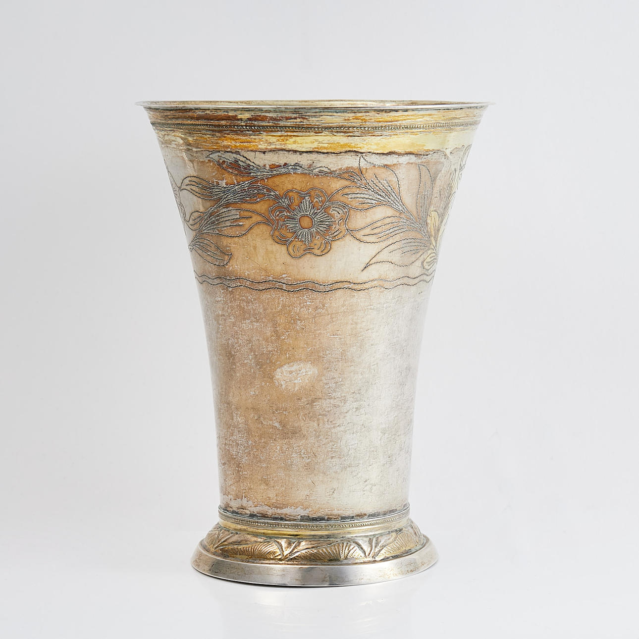 JOHAN HÖGSTEDT, KALMAR. BEAKER, 1798, decor with bay leaf and crowned monogram.