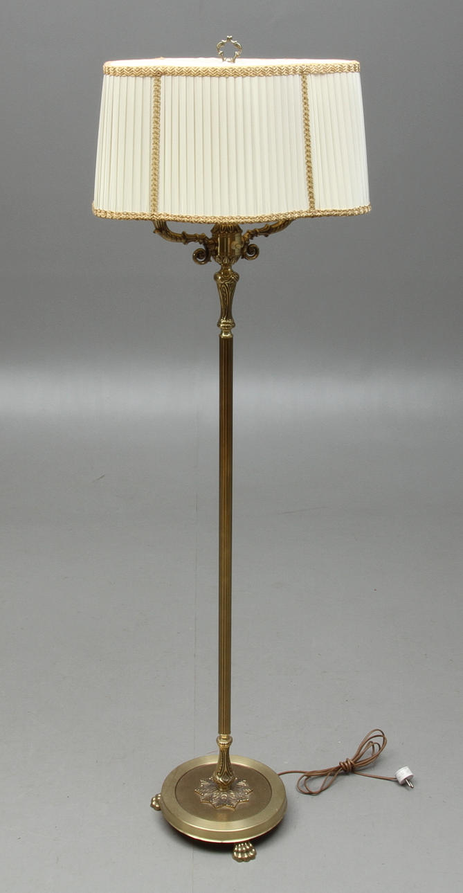 GOLVLAMPA, gulmetall, 1900-tal.