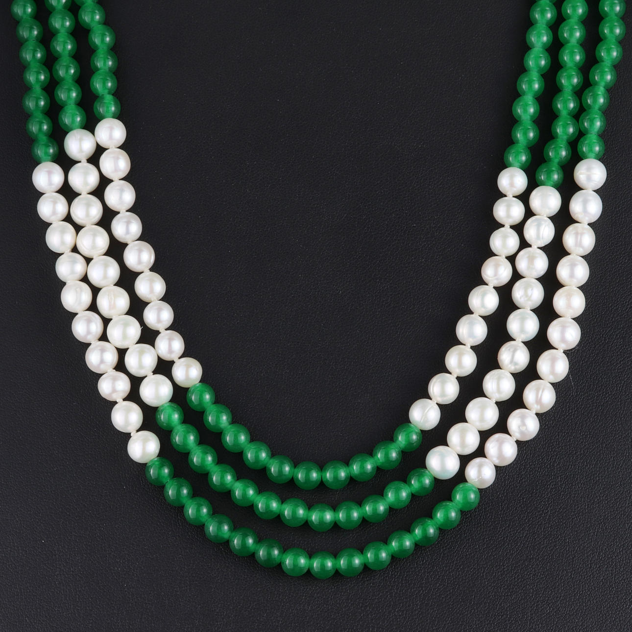 COLLAR DE JADE Y PERLAS.