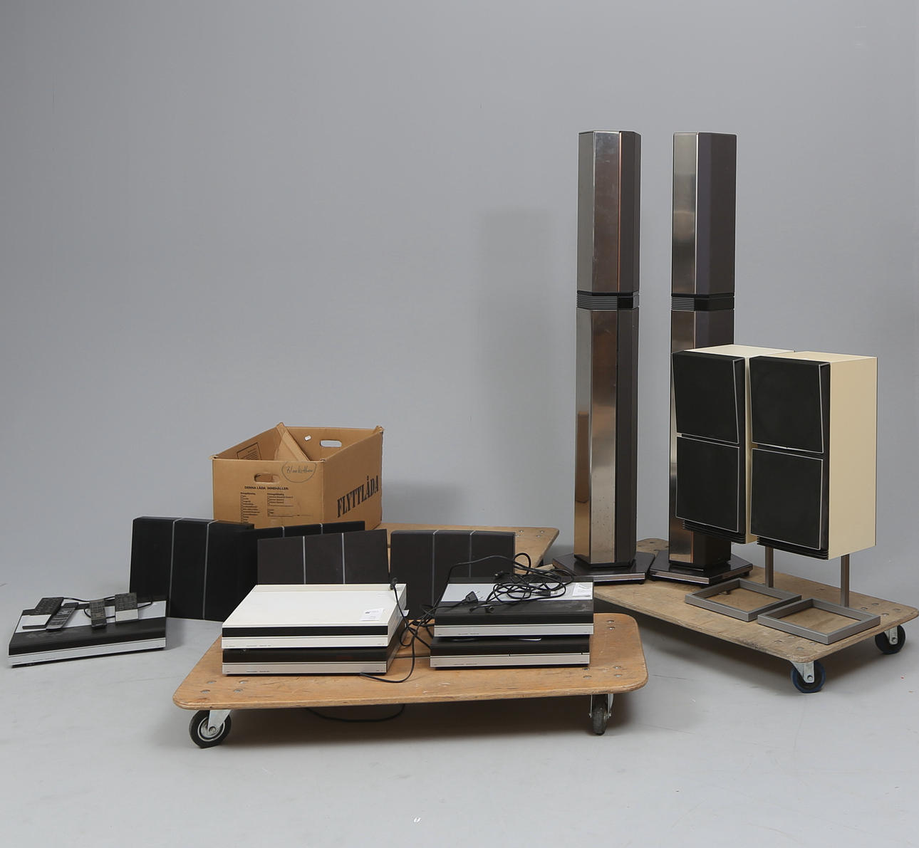 BANG & OLUFSEN, 11 pieces, accessories and controls.