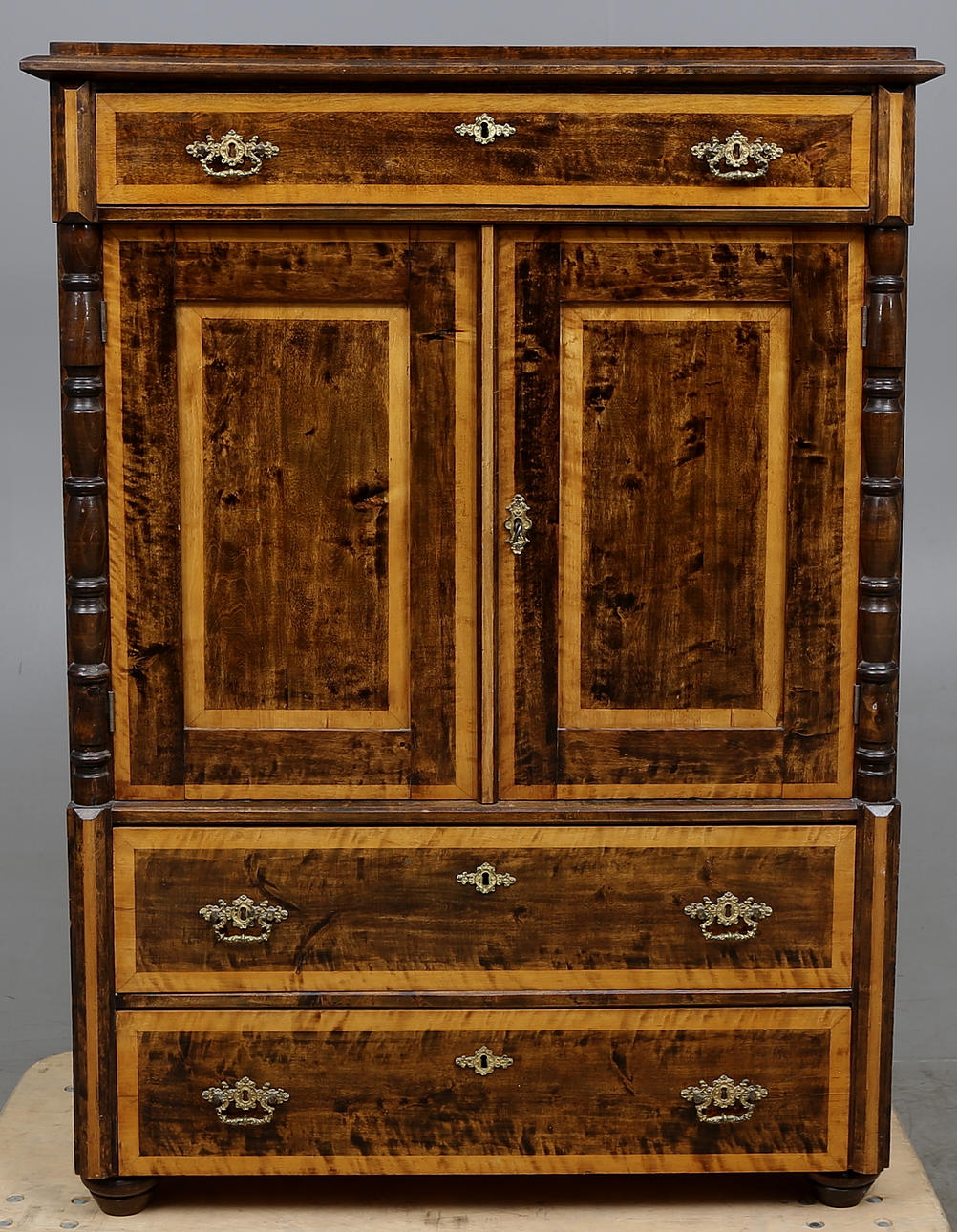 BYRÅ/SKÅP, 1800-talets andra hälft.