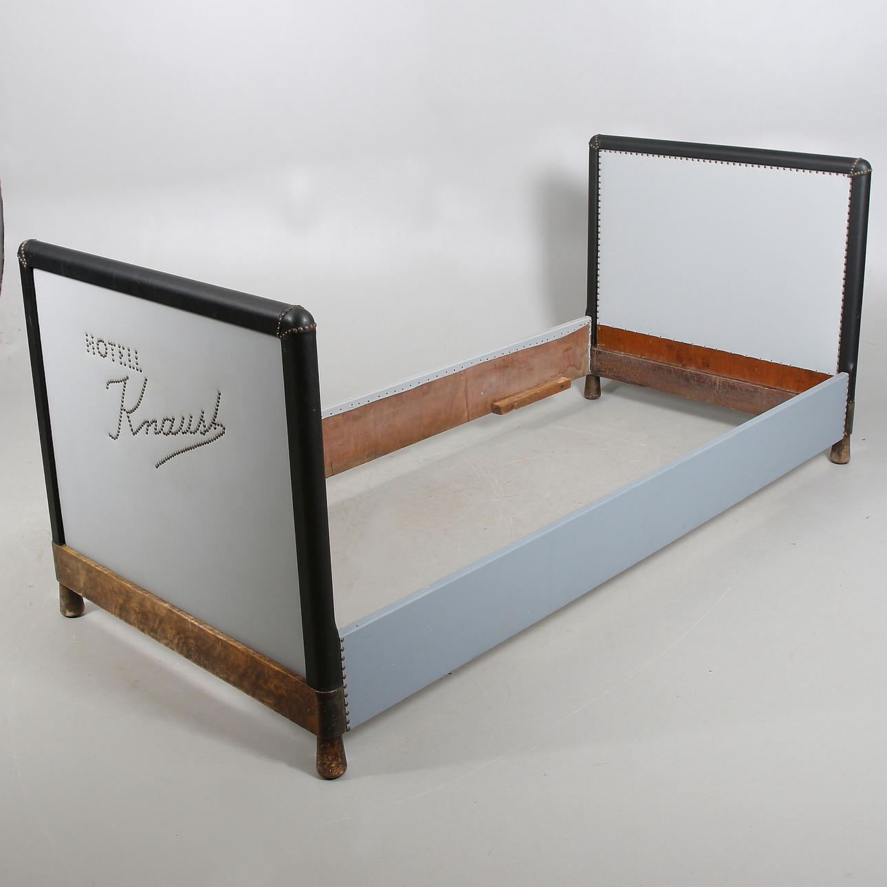 SÄNGGAVLAR, 4 delar, från Hotell Knaust Sundsvall 1900-talets början.