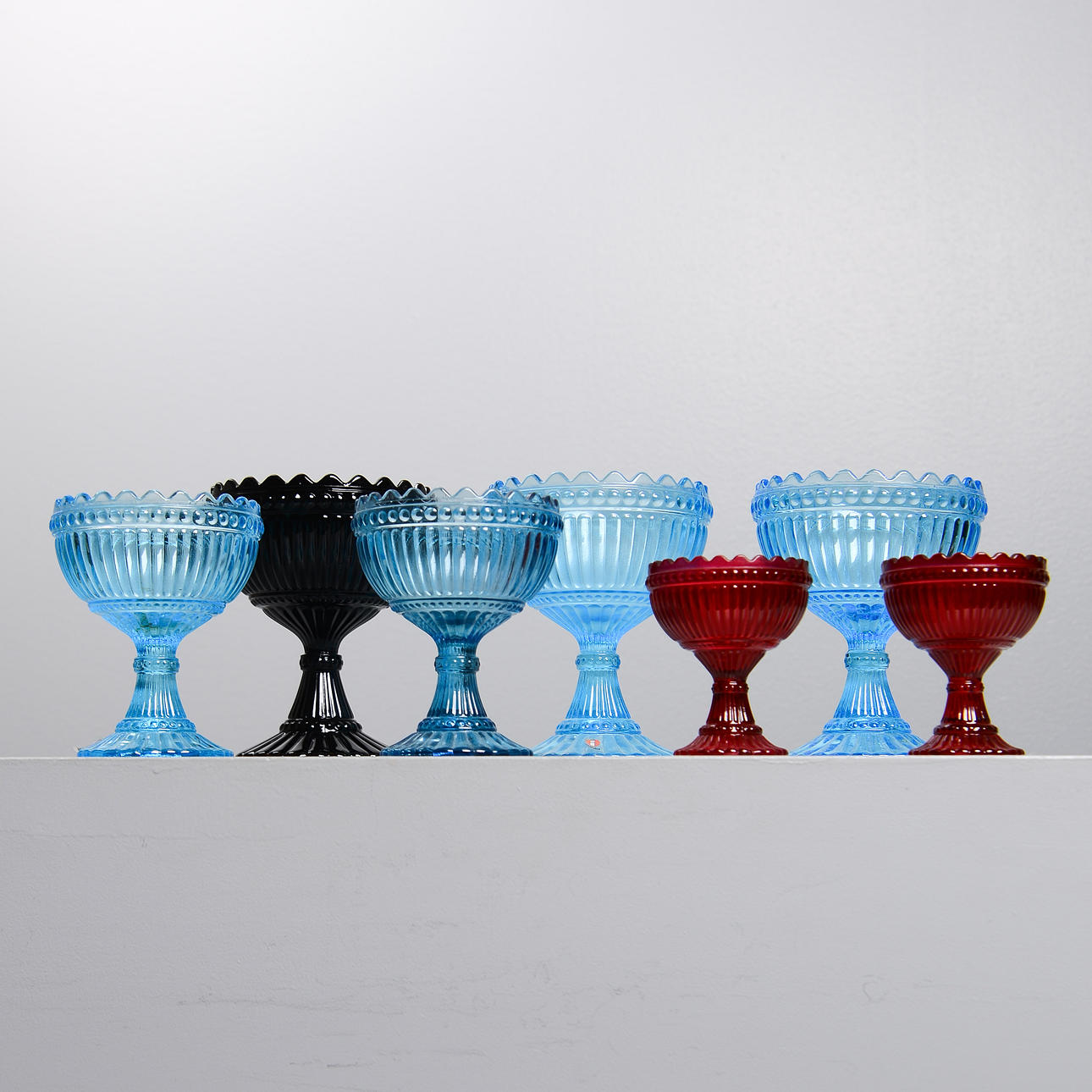 ARMI RATIA. A set of 7 “Mariskooli” bowls on foot, Marimekko/Iittala ...