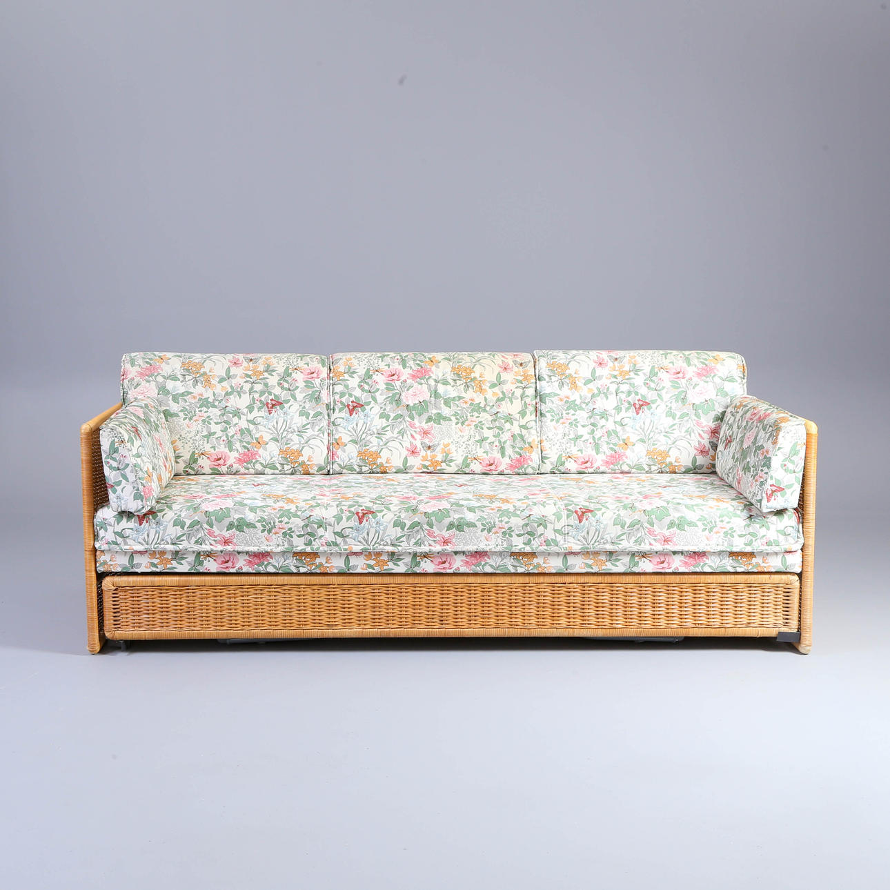 SKANDINAVISK DESIGN. Bäddsoffa/dagbädd av rottingpeddirör, 1980-tal ...