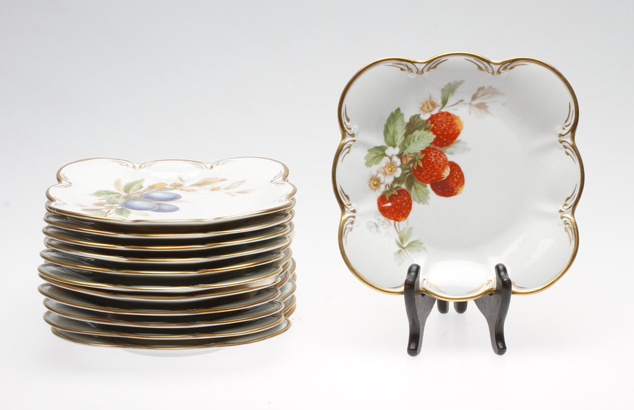 DESSERTTALLRIKAR, porslin, 12 st. Hackefors, 1900-tal.