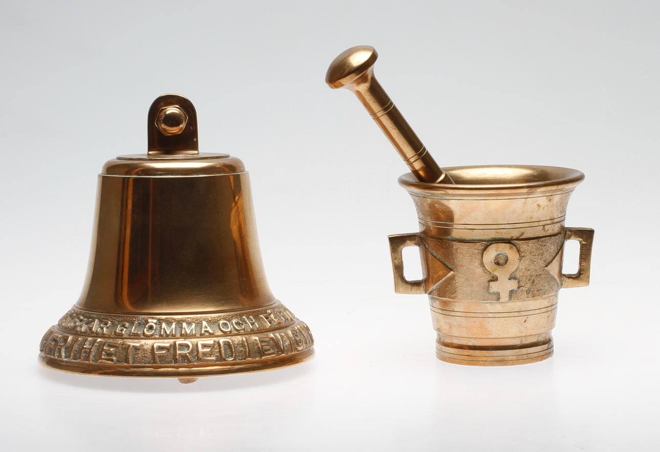 VÄLLINGKLOCKA och MORTEL, malm. Bersbo. 1900-tal.