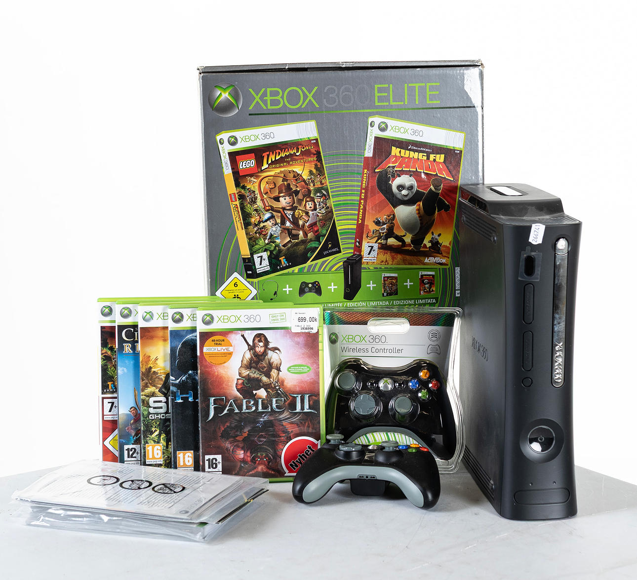 GAME CONSOLE, Xbox 360 with controllers & 5pcs games.