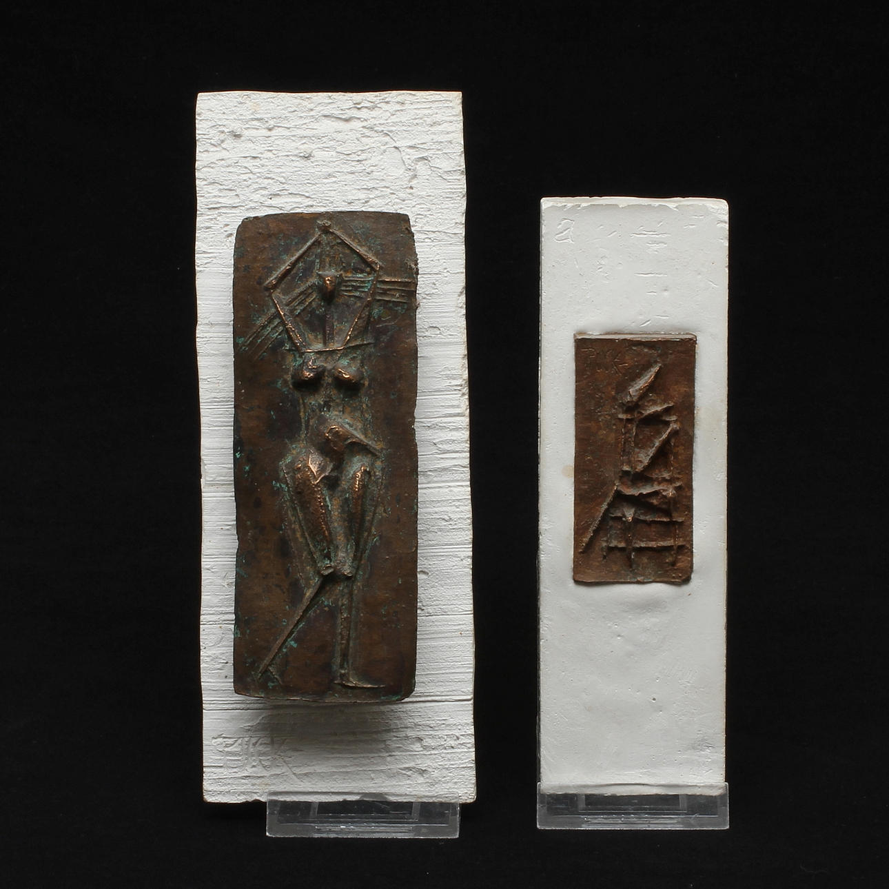 PUCK STOCKLASSA. 2 st, multipel/väggobjekt, brons på gipsplatta, signerade.