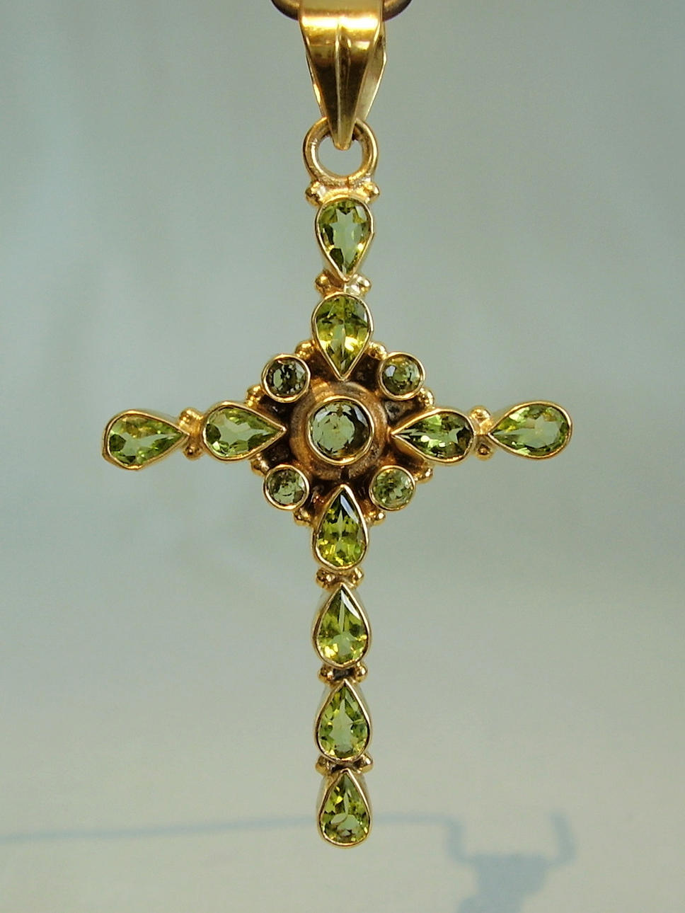 PERIDOT KORS HÄNGE.