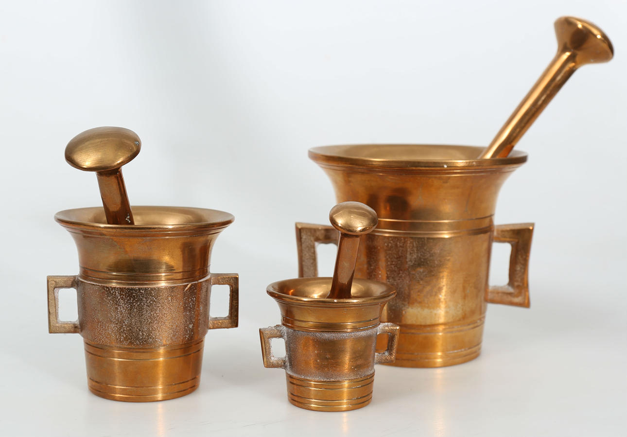 MORTLAR MED STÖT, malm, 3 stycken, 1900-tal.