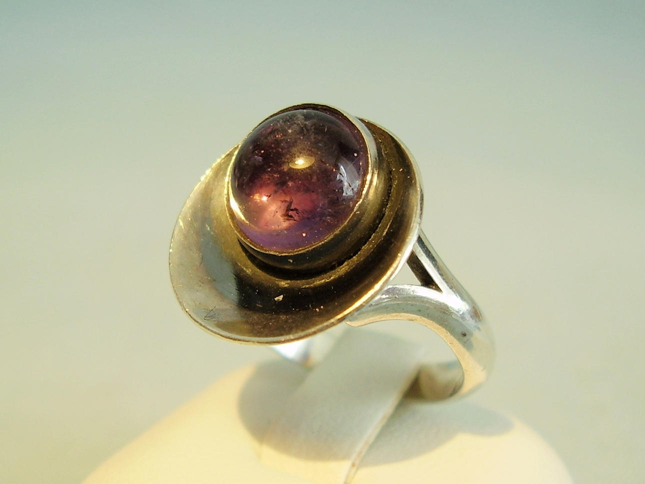 AMETISTRING signerad N.E. FRÅN.