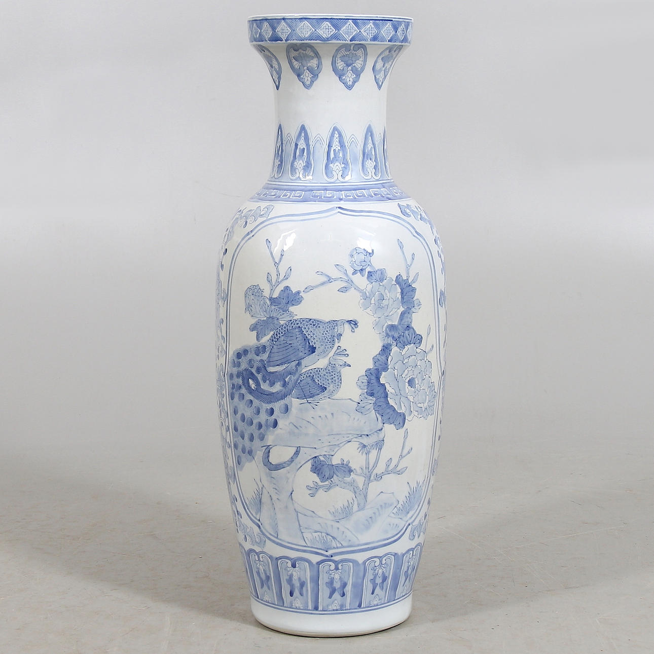 GOLVVAS, porslin, Kina. 1900-talets slut.