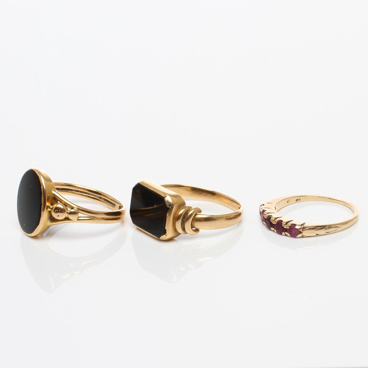 RINGAR 3 st, 14k samt 18k guld, 1900-tal.