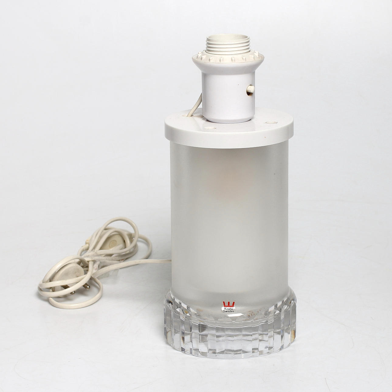 BORDSLAMPA, slipad och blästrad kristall, Ove Sandberg, Kosta, signerad,1900-tal.