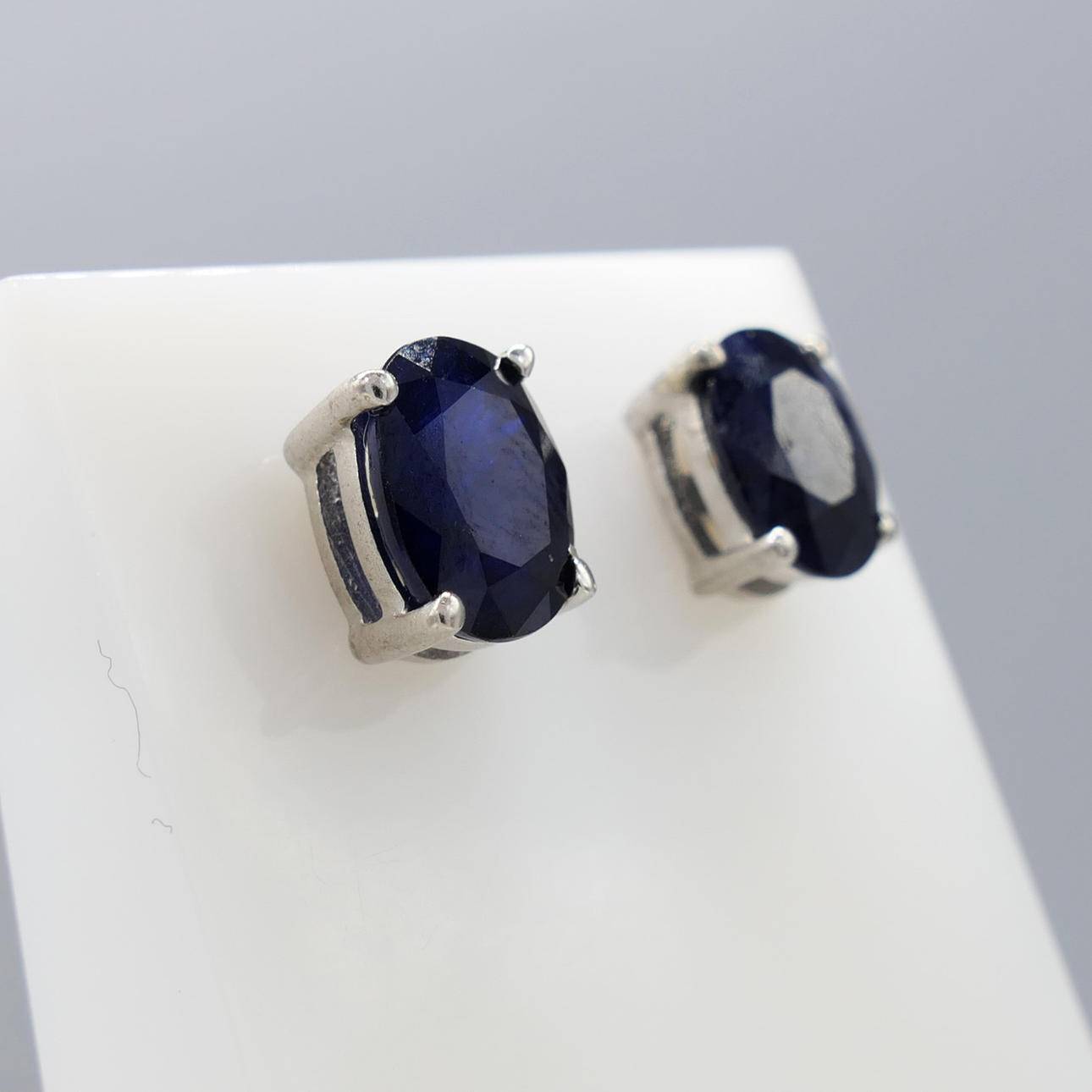 SAPPHIRE GEMSTONE ear studs.