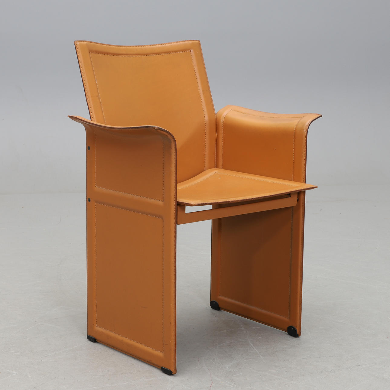 TITO AGNOLI. Ein Sessel „Corium“ von Matteo Grassi.