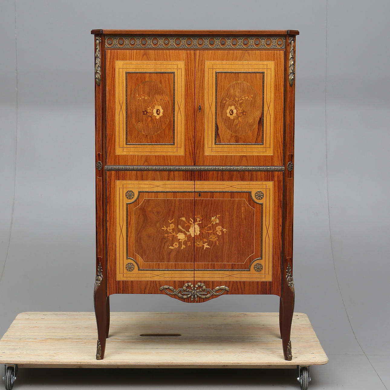 BARSKÅP, 1900-talets mitt.