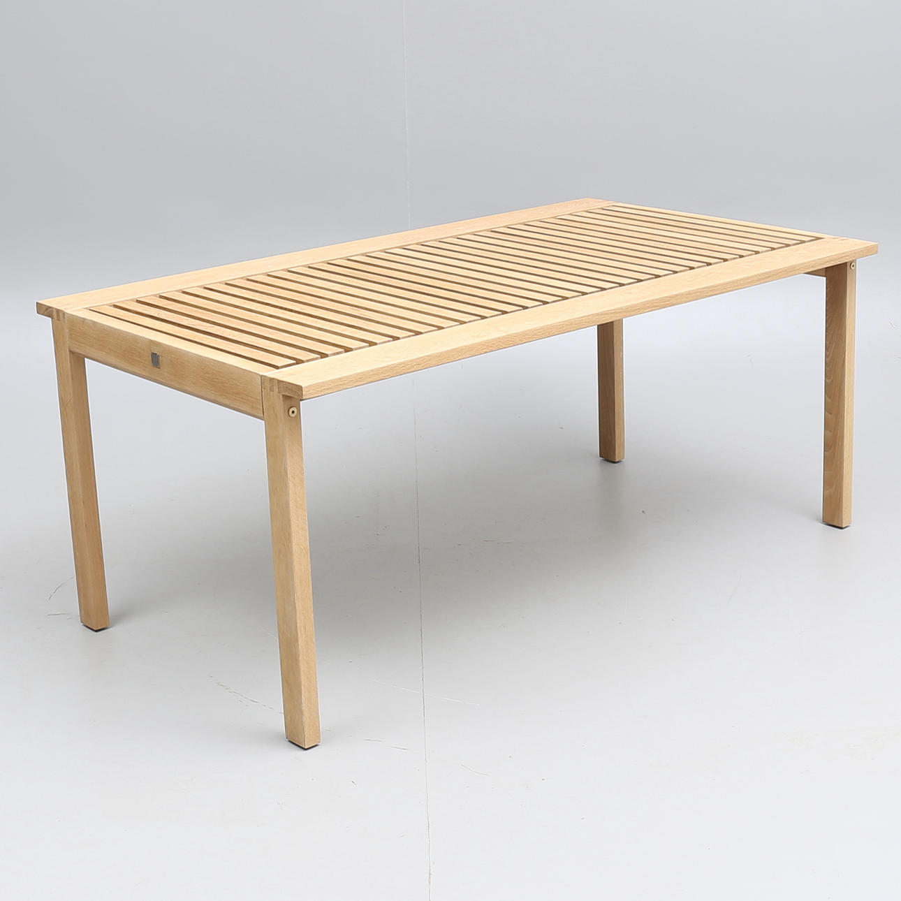 TRÄDGÅRDSBORD, "Access", ek, design Johannes Foersom / Perer Hiort-Lorenzen, Berga Form.