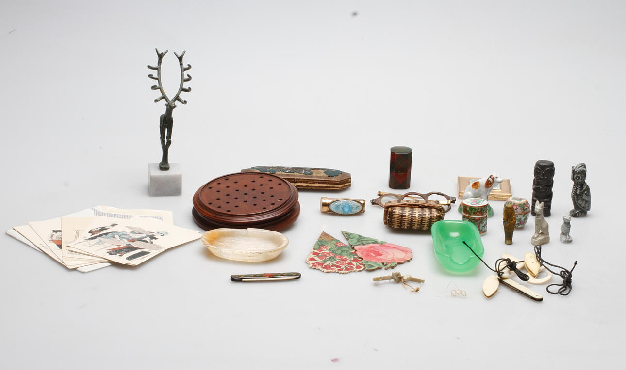 KURIOSA, bl.a. spel, skulpturer, miniatyrer, 1800-1900-tal.