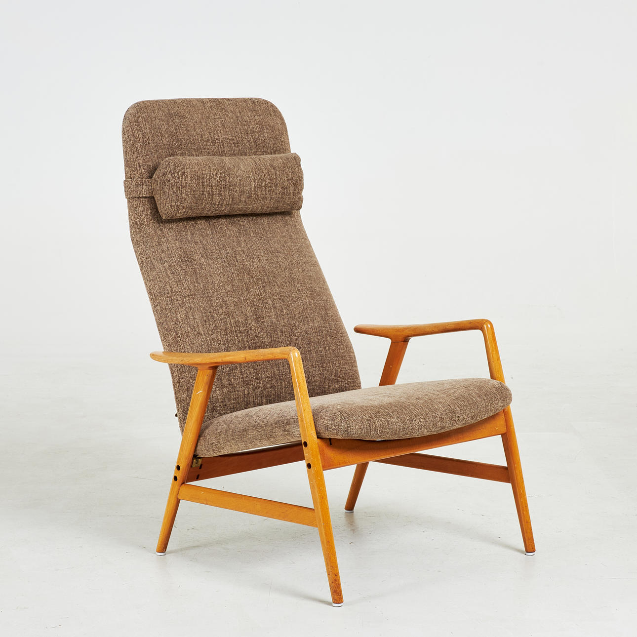 ALF SVENSSON. Armchair, from the Contour series, Dux, beech frame, solid upholstered frame with grey melange upholstery.