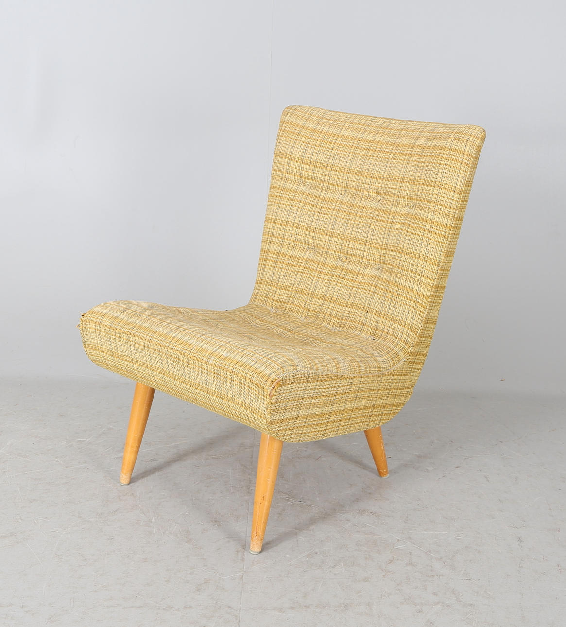 FÅTÖLJ med sylåda, 1900-talets mitt.