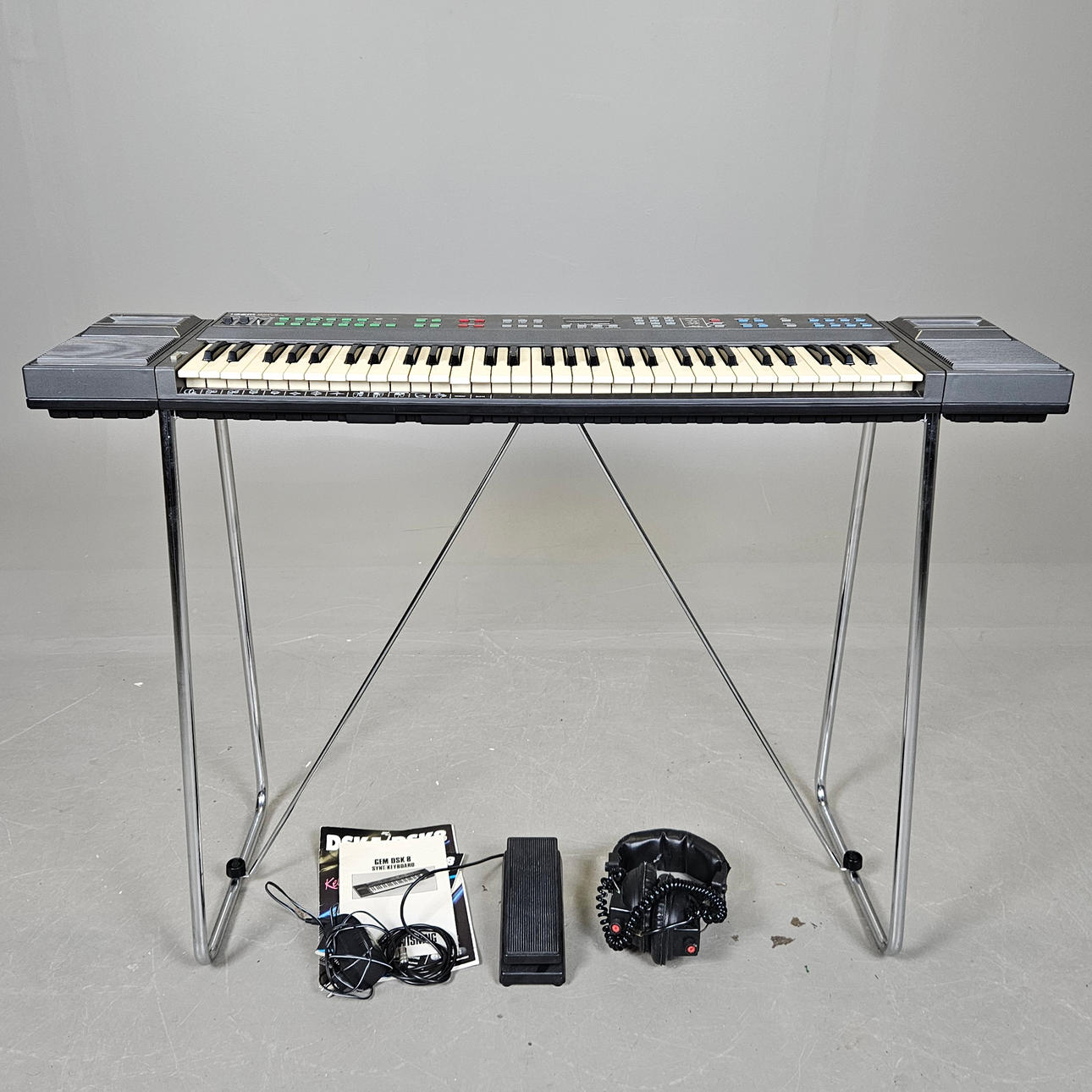 TECLADO, GEM DSK-8, con soporte y accesorios.