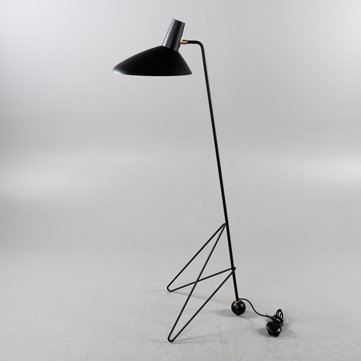 &TRADITION, “Tripod HM8 Floor Lamp”, design Hvidt & Mølgaard, contemporary.