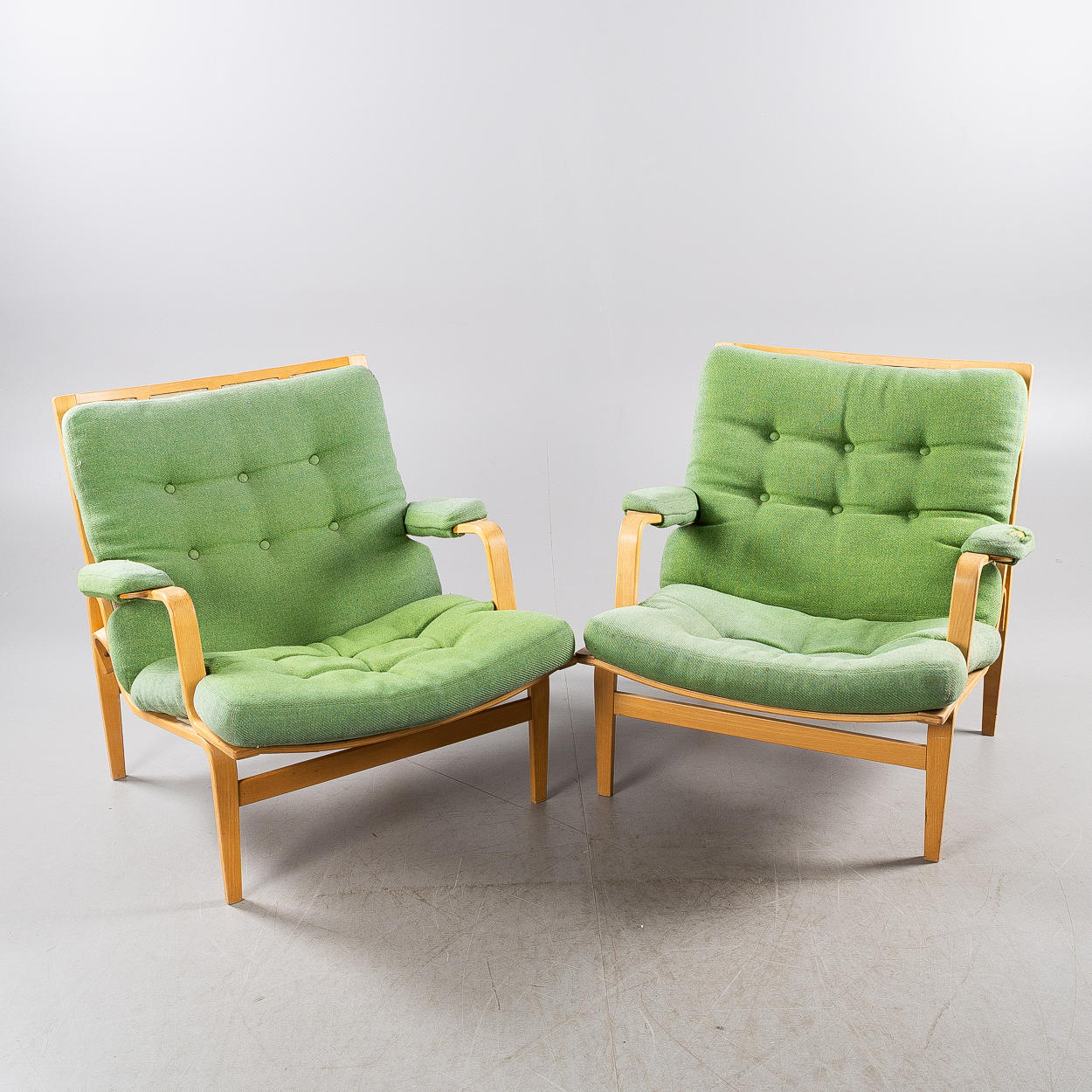 BRUNO MATHSSON. Fåtöljer, ett par, "Ingrid", DUX, formgiven 1969.