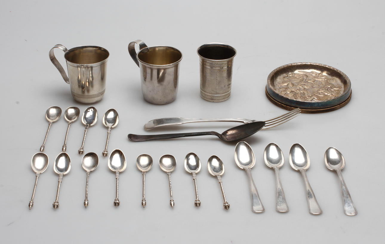 SILVERFÖREMÅL, 1800-1900-tal, vikt ca 600 gram.