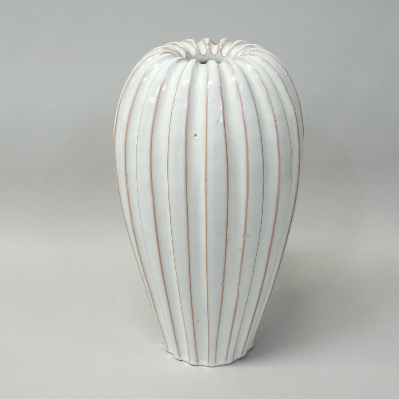 VICKE LINDSTRAND. VAS, UPSALA-EKEBY.