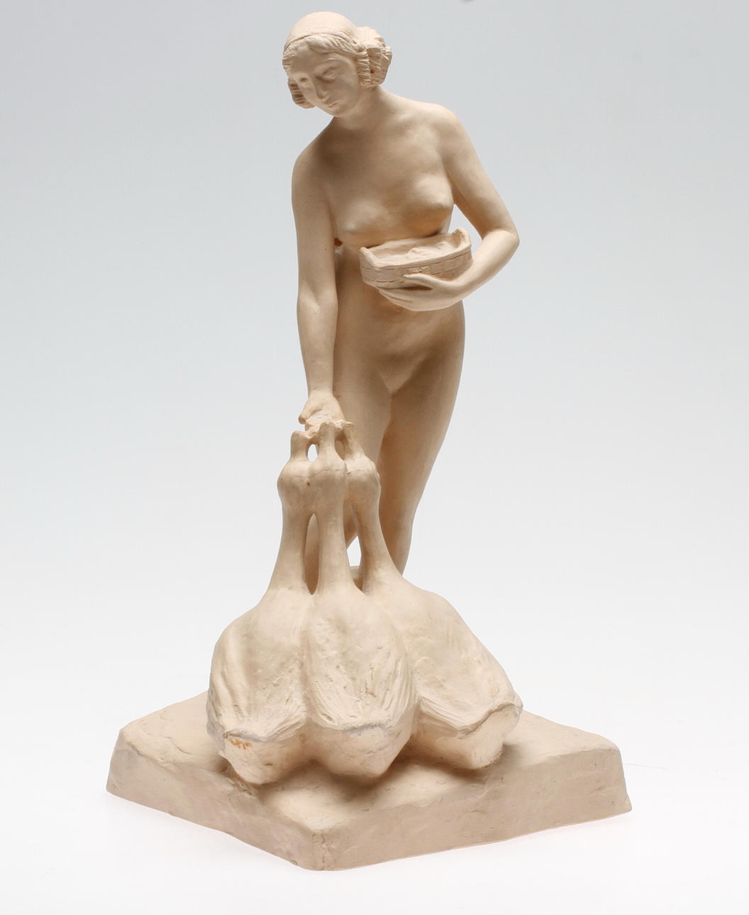 ALICE NORDIN. "Kvinna matar gäss", Ipsen Keramik, Danmark, gips, 1900-tal.
