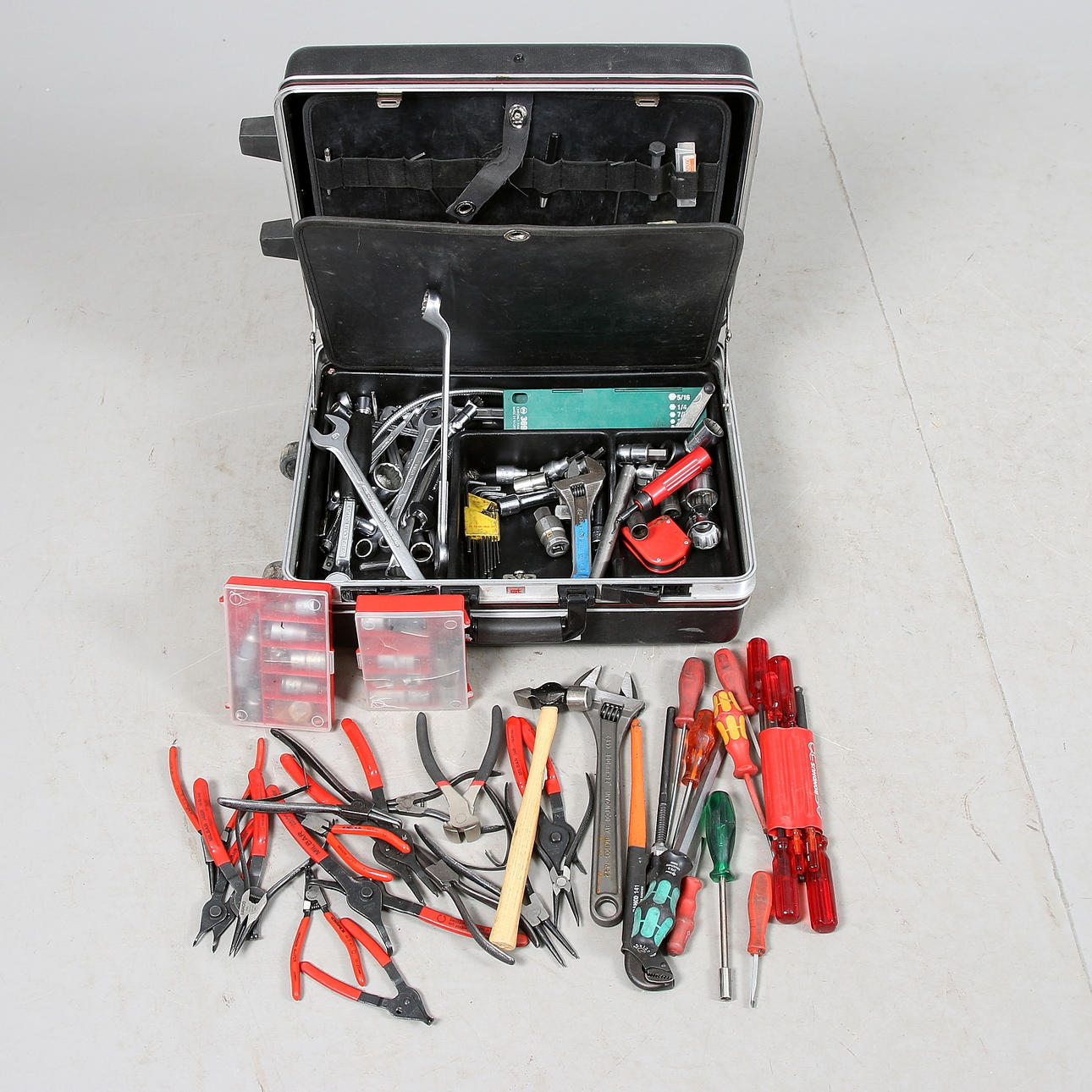 PARTI VERKTYG, hylsnycklar, tänger mm.