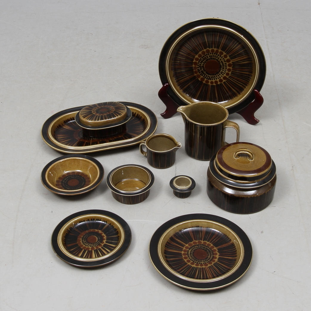 SERVIS, 47 delar, porslin, "Kosmos", Arabia, Gunvor Olin-Grönqvist.