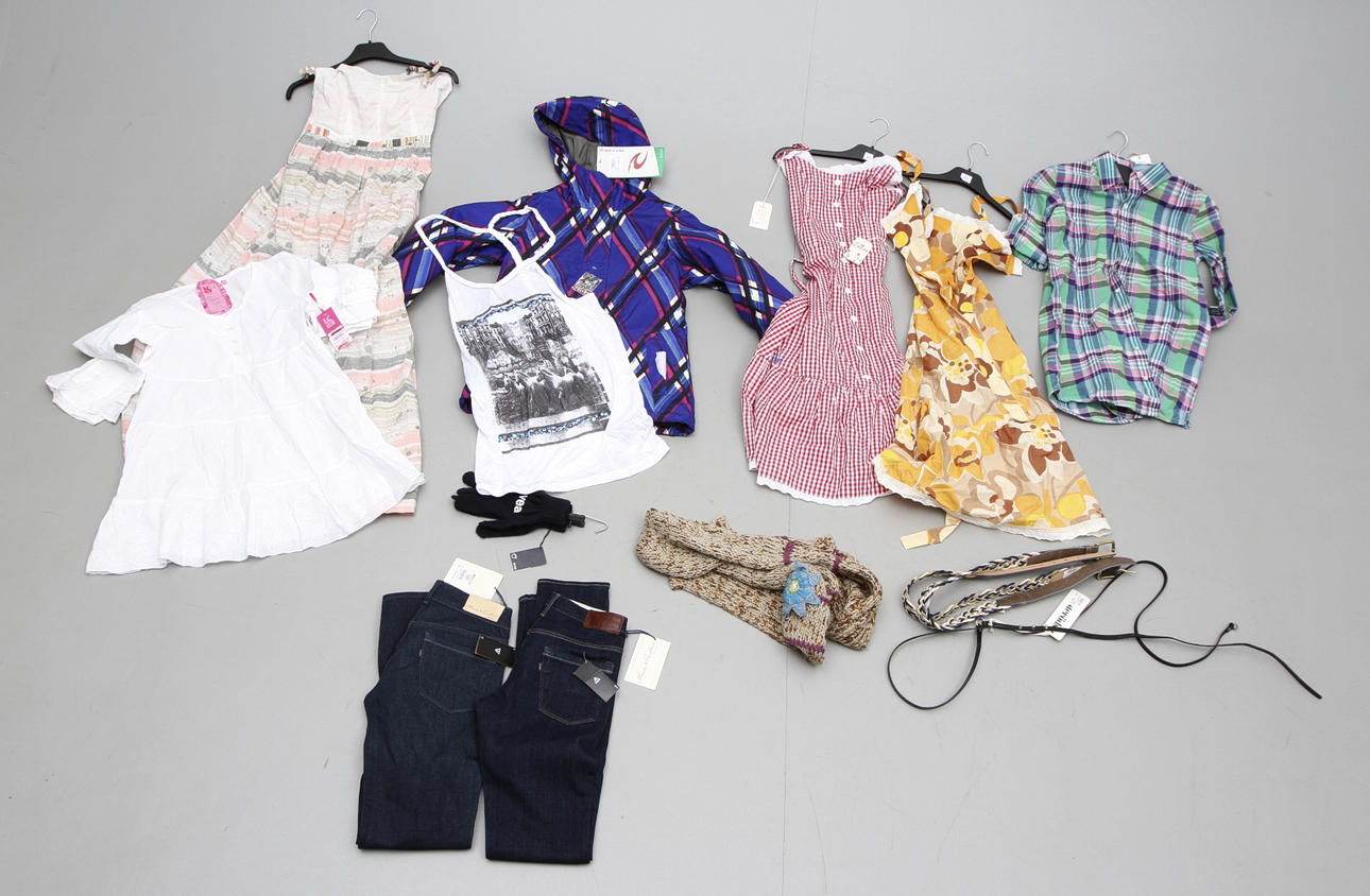 NYA KLÄDER, 14 del, dam, storlek xs-s, konkursen efter first aid.