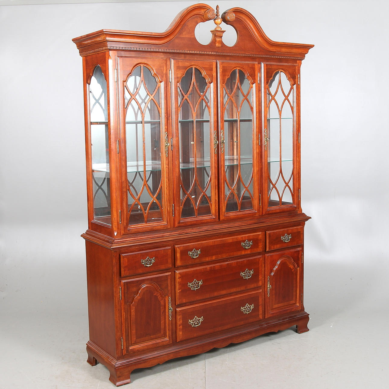 VITRINSKÅP, 1900-talets senare del.