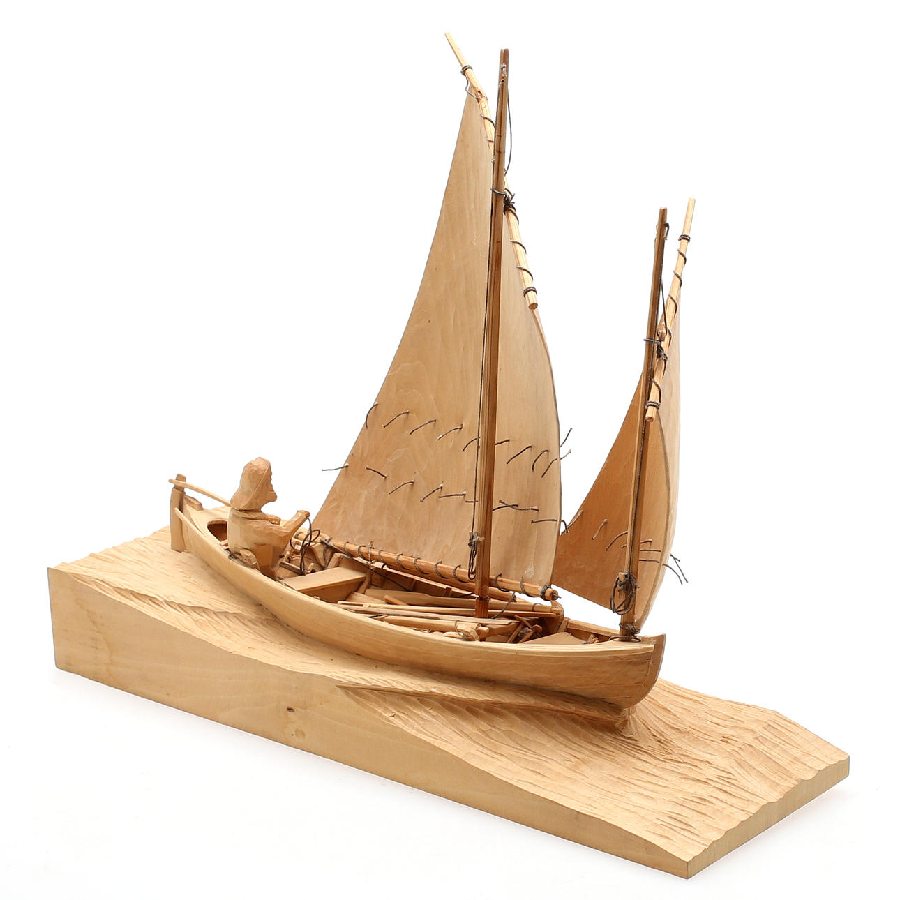 GÖRAN FRIBERG. SKULPTUR, snidat trä, segelbåt med Sjöman, signerad samt daterad -91.