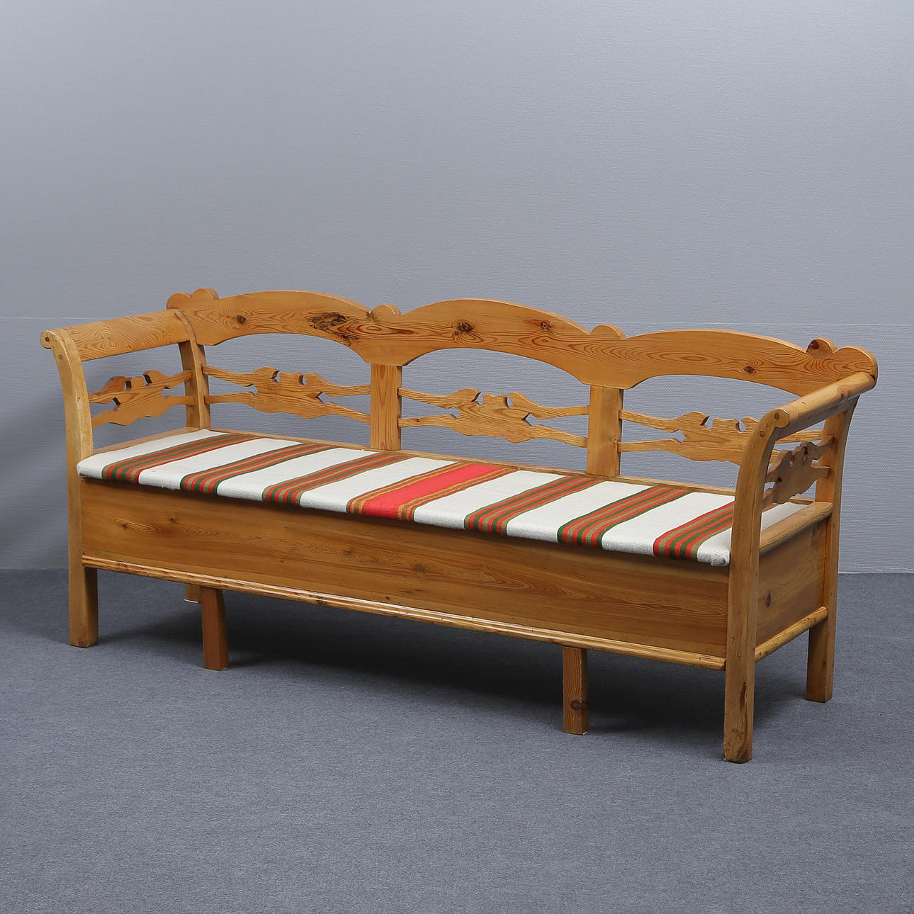 KITCHEN SOFA, PINE, CRYSTAL MODEL, 19TH CENTURY, RECLINED.