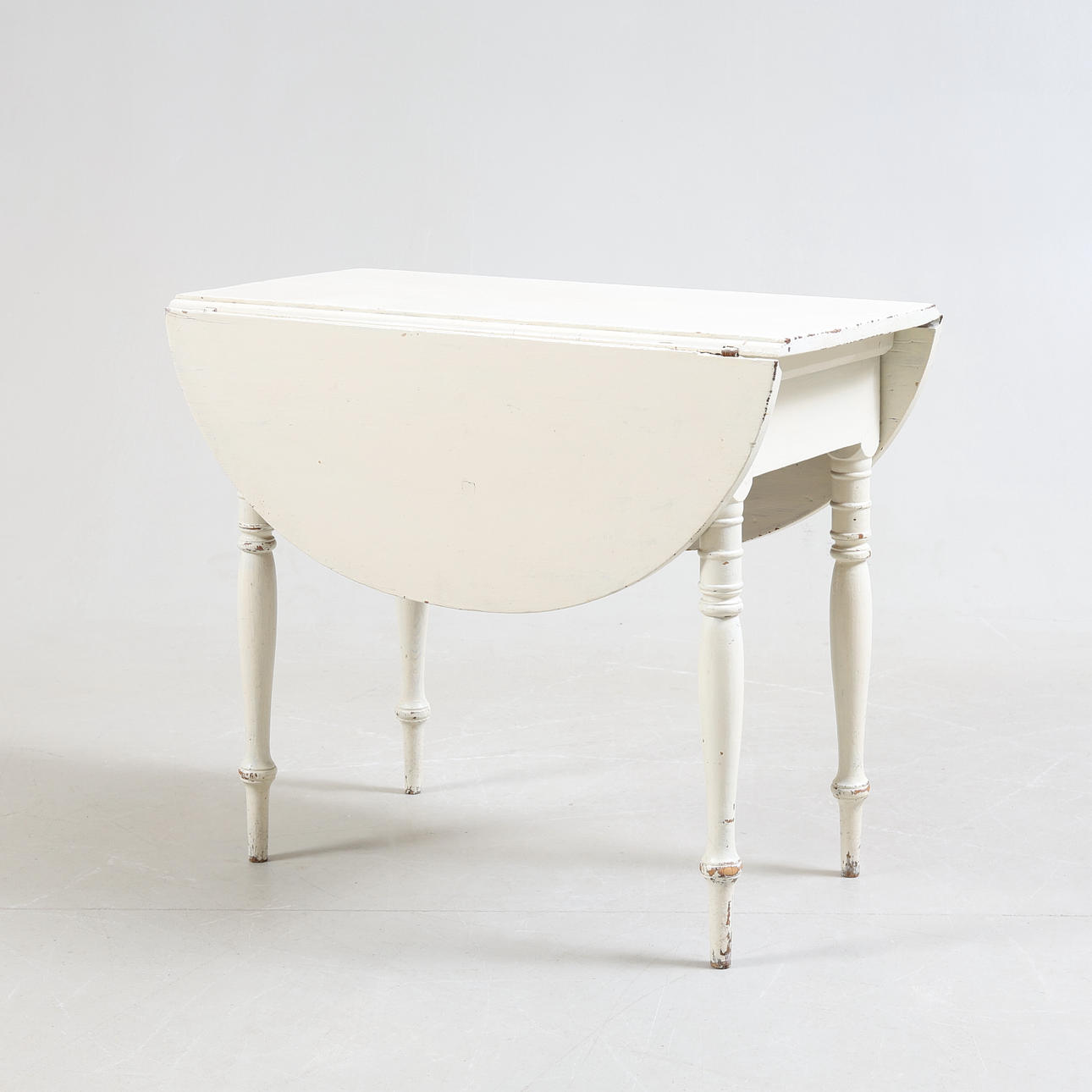 A folding table, painted pine, 20th century.