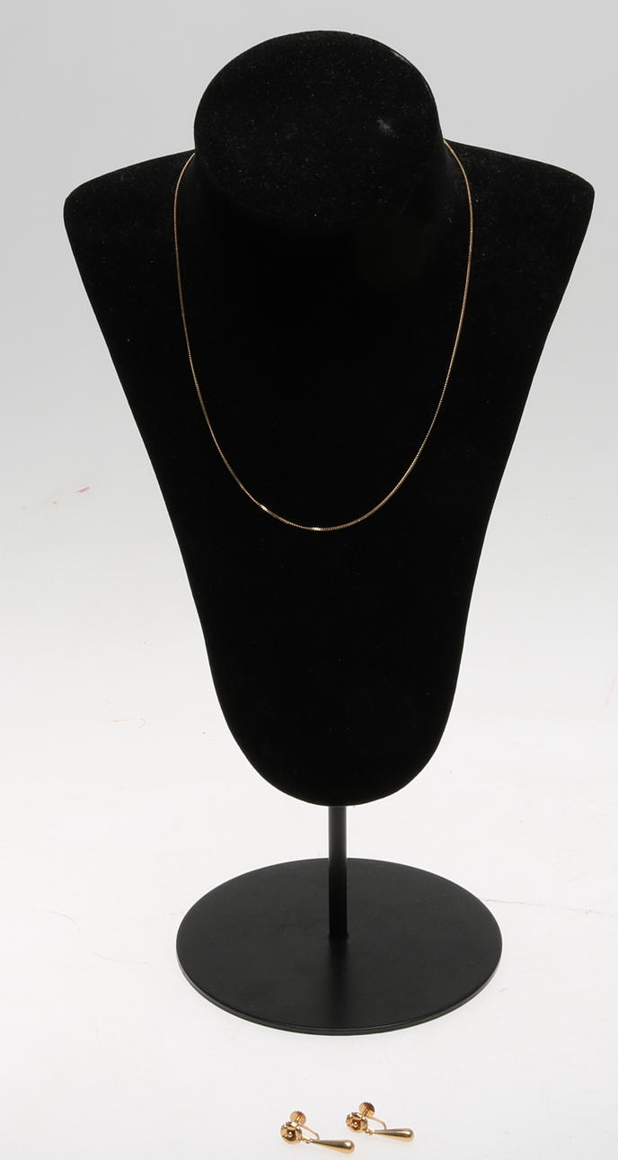 ÖRHÄNGEN samt HALSBAND, 18K guld, vikt ca 3,79 gram.