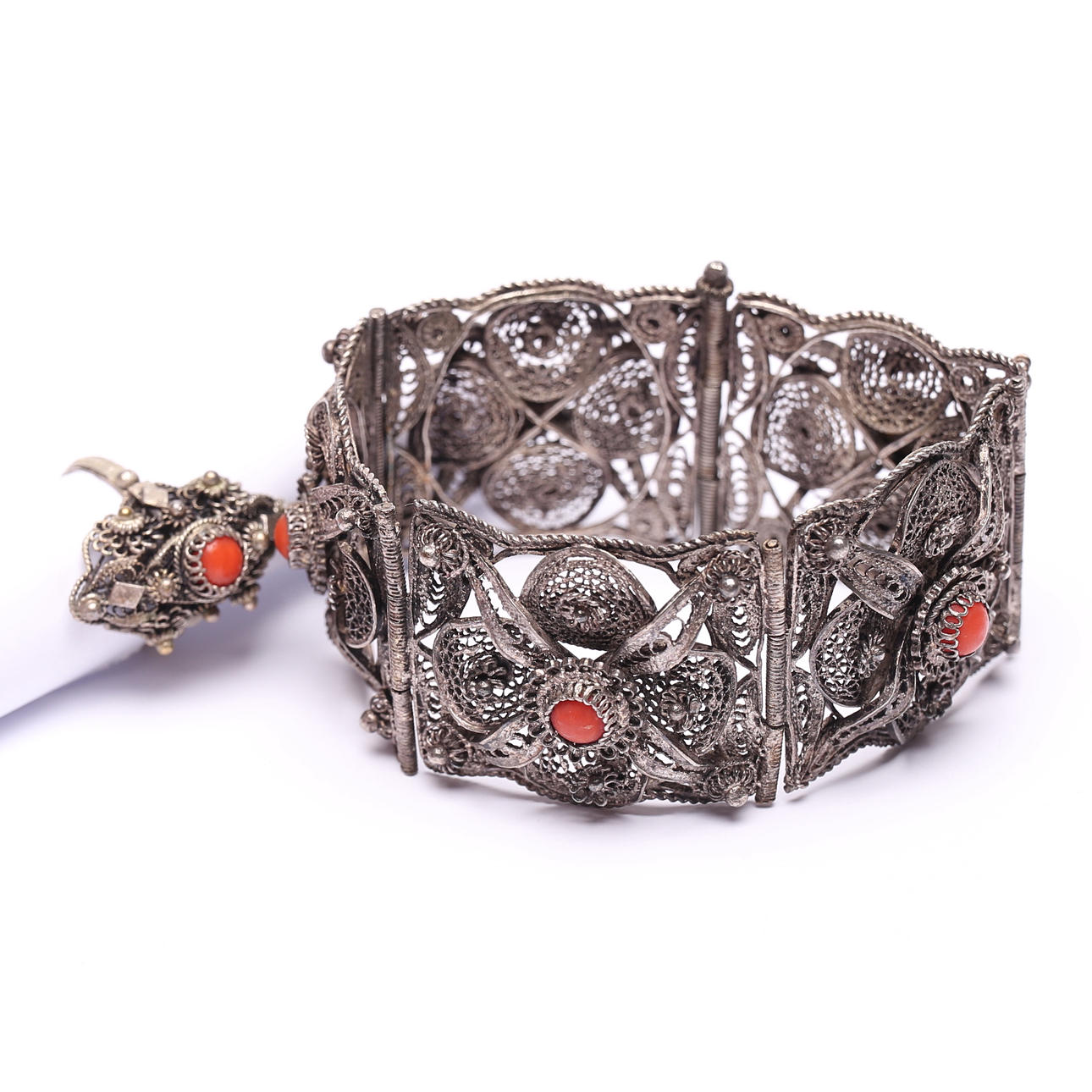 ARMBAND samt RING, filigran, troligen silver.