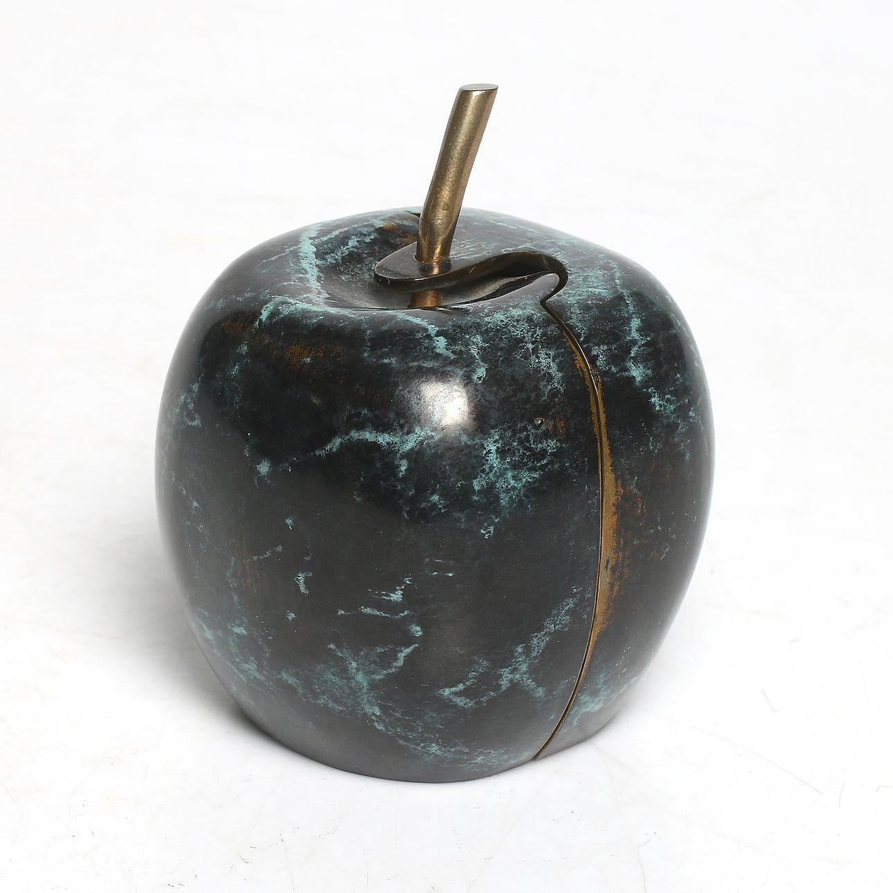 AUGUSTIN ALAMAN. Skulptur, brons, äpple/man & kvinna, signerad.