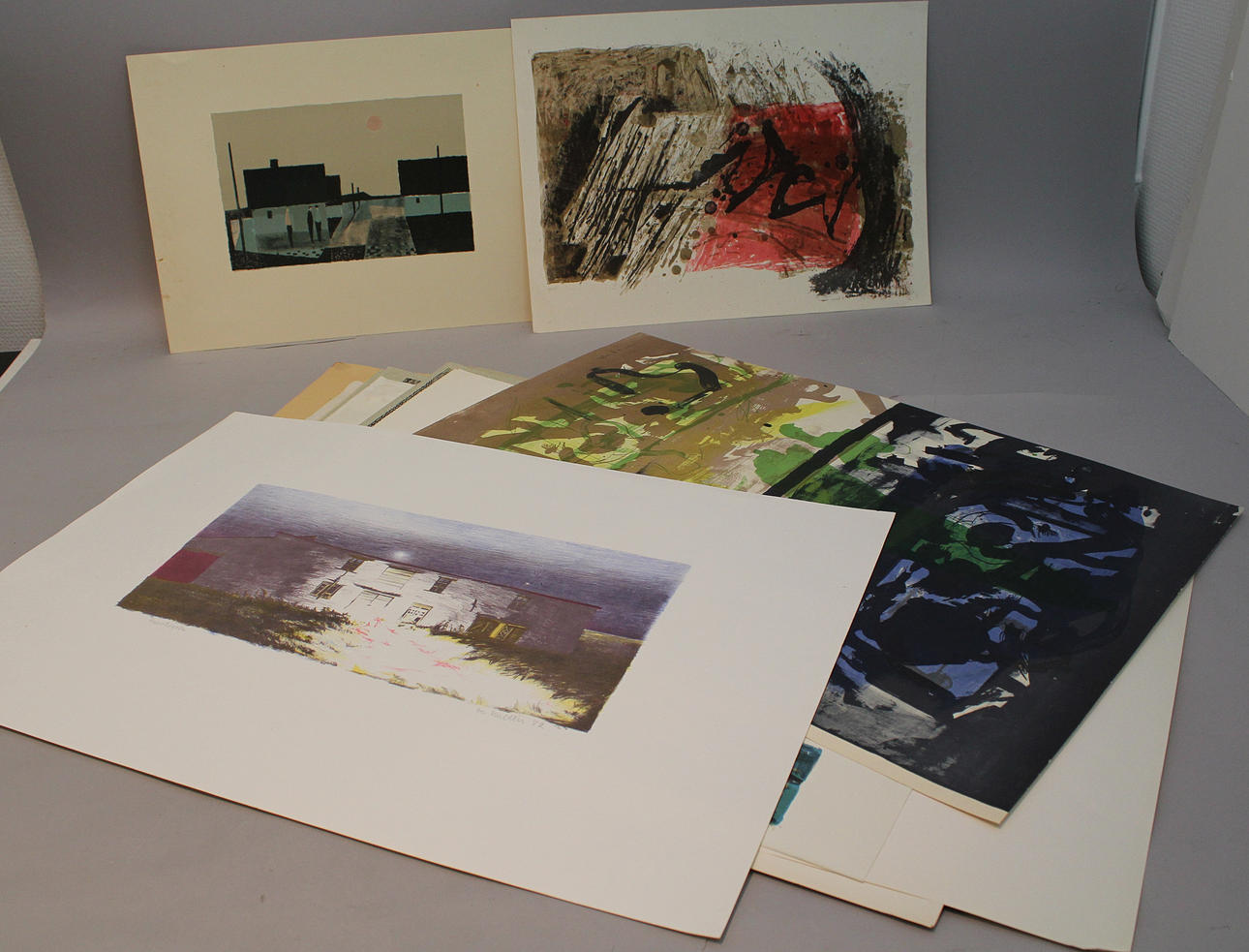 Parti grafik (40). Diverse motiv. Färglitogafier, litografier och offsettryck. Bl a Bo Hultén, Hanna Brundin, Barbro Karlsson, P O Nord, Allan Erwö, Fabian Lundqvist etc.