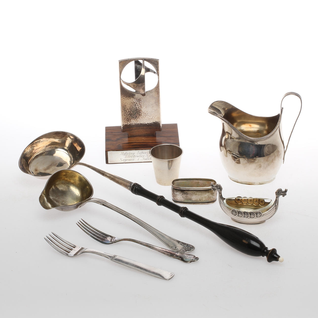 PARTI SILVER, 9 delar, bla. Soppslev, saltkar mm... 18&1900-tal.