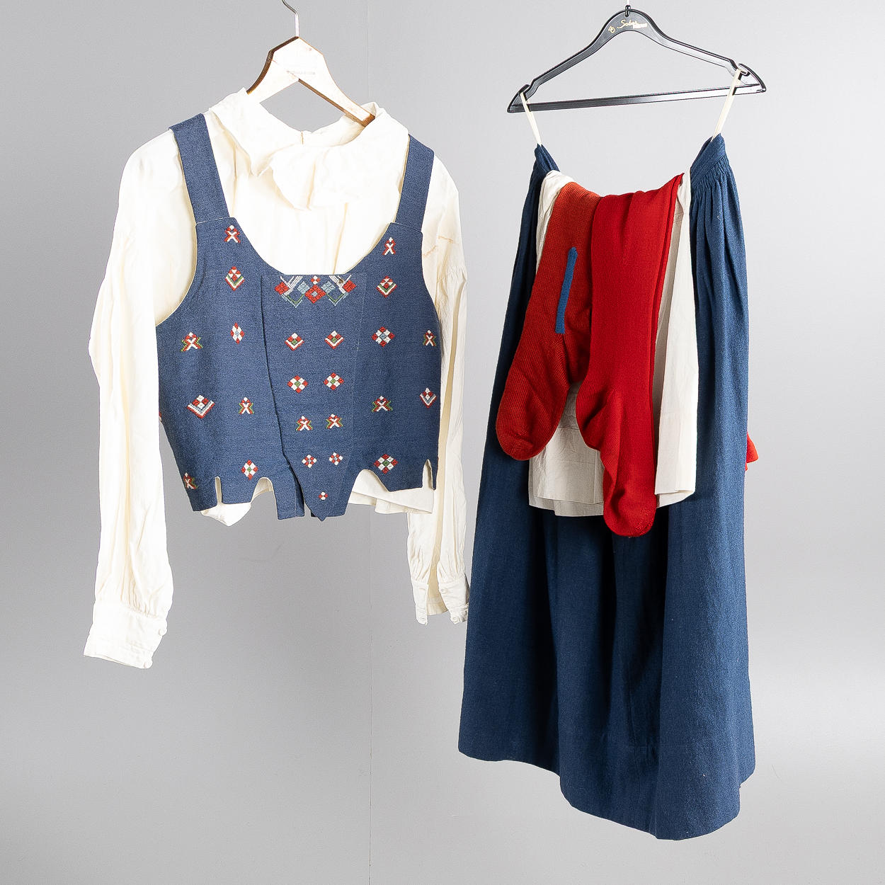 A Bohuslän folk costume, 20th century, 6 pieces.