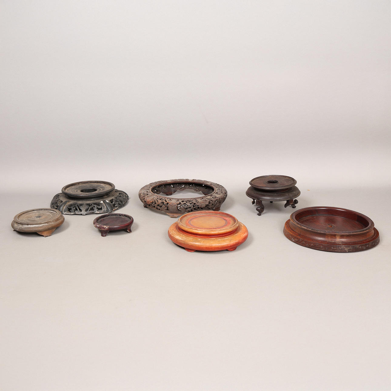 EN SAMLING AV SJU VASSTÄLL AV LÖVTRÄ (7).